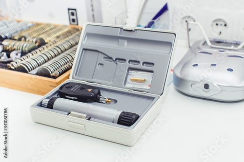 Ophthalmologist tools for selecting glasses