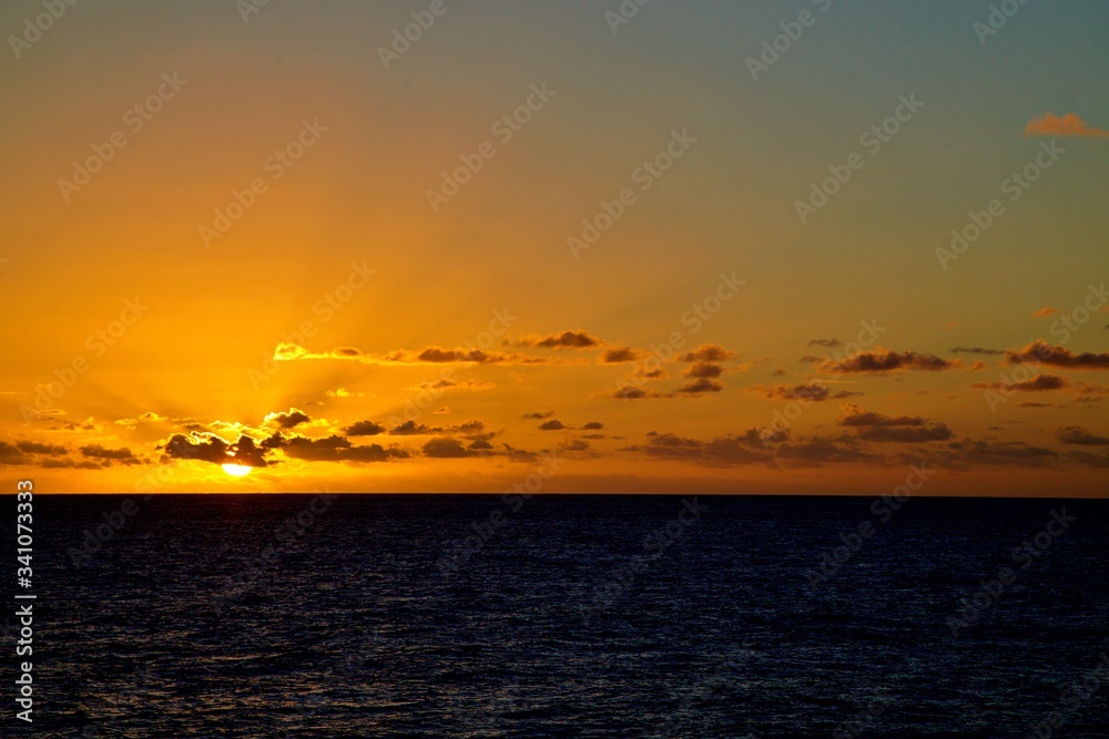 Sonnenaufgang über dem Meer Sonnenaufgang über dem Meer