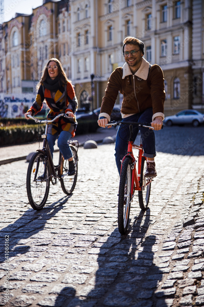 Obraz premium Gladsome cyclers on sunny day in the city stock photo