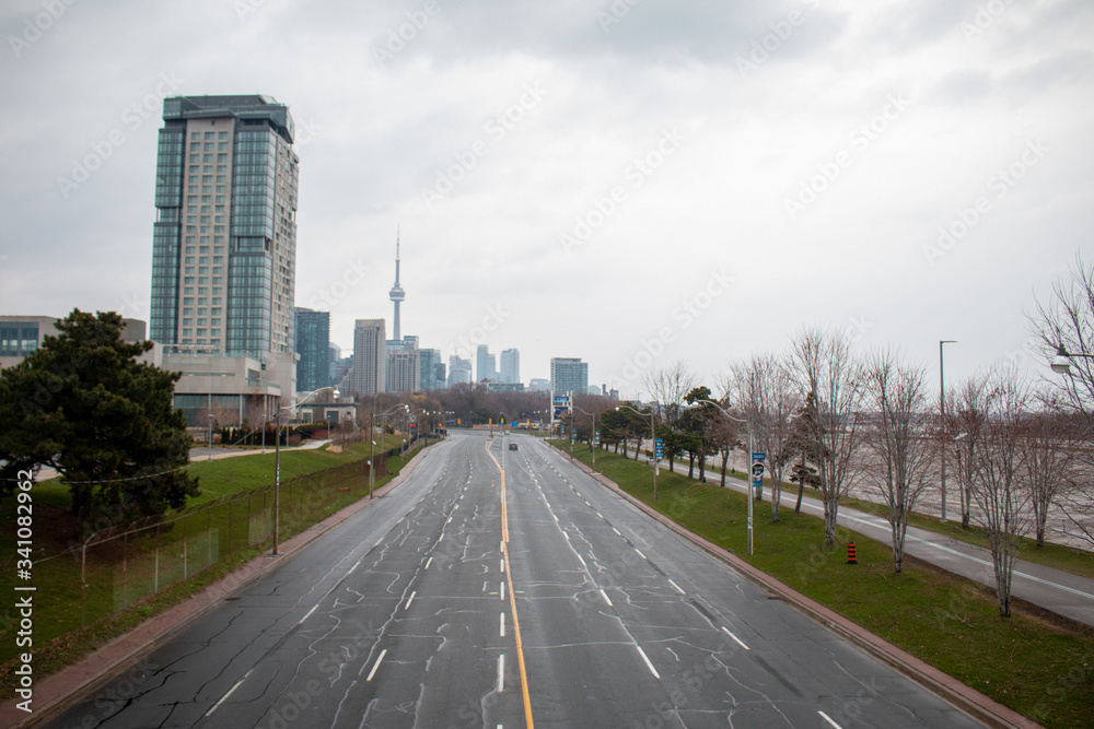 Lakeshore Blvd. Toronto. Empty roads. Covid-19. CN Tower.