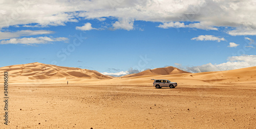 Offroad Jeep safari in the Omani Rub al-Chali Desert