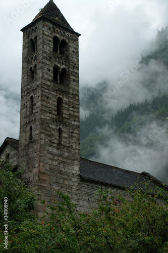 Schweiz, Tessin, Leventina, Giornico, Romanische Kirche San Nicolao, Glockenturm photo