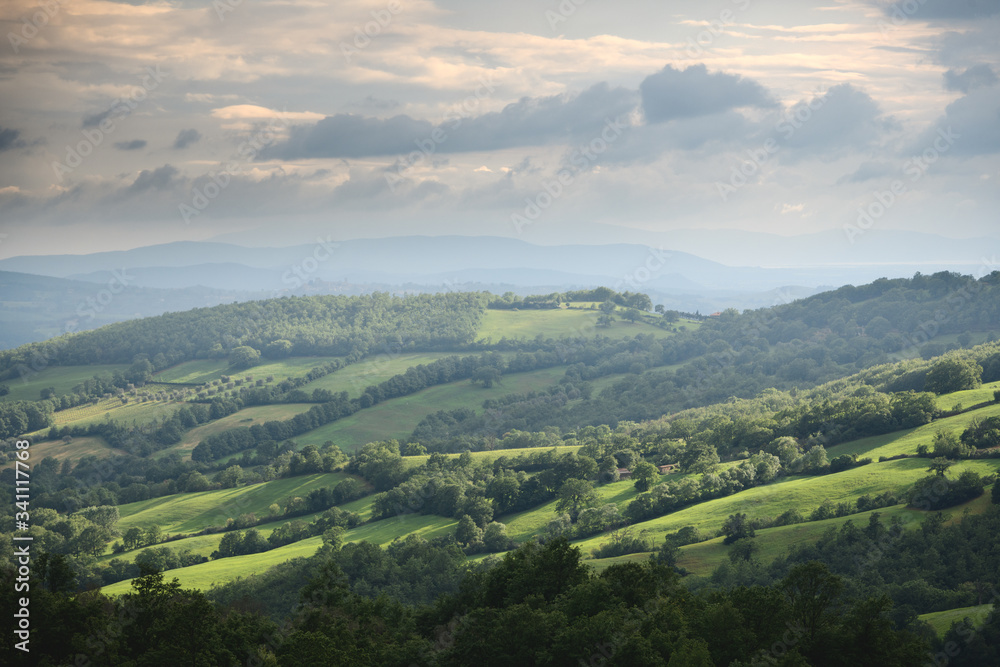 Naklejka premium landscape with mountains and clouds tuscany