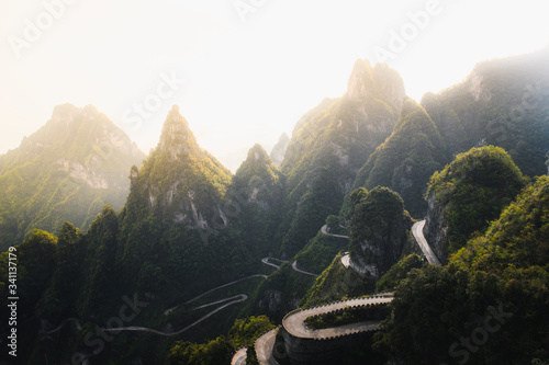 Tianmen Mountain road © rawpixel.com