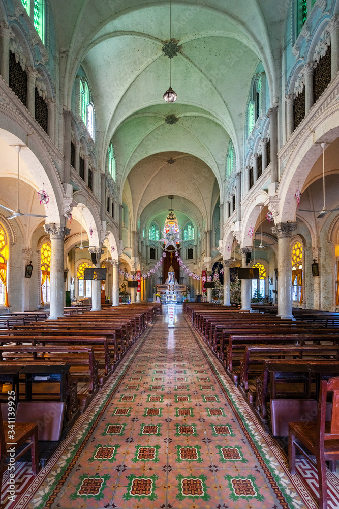 Fototapeta premium Aerial view of the famous Cai Be church in the Mekong Delta, Roman architectural style. In front is Cai Be floating market, Tien Giang, Vietnam
