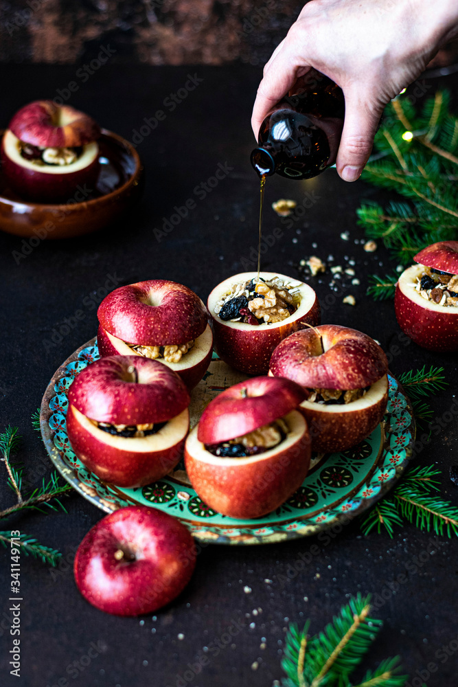 Apples stuffed with nuts