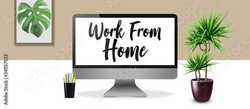 imagen de trabajo desde casa. Un computador, lápices y plantas de casa