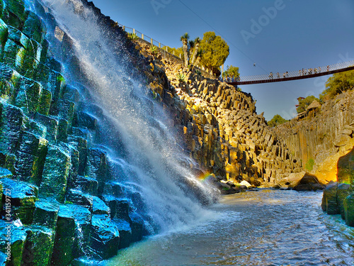 Cascada de prismas basálticos 