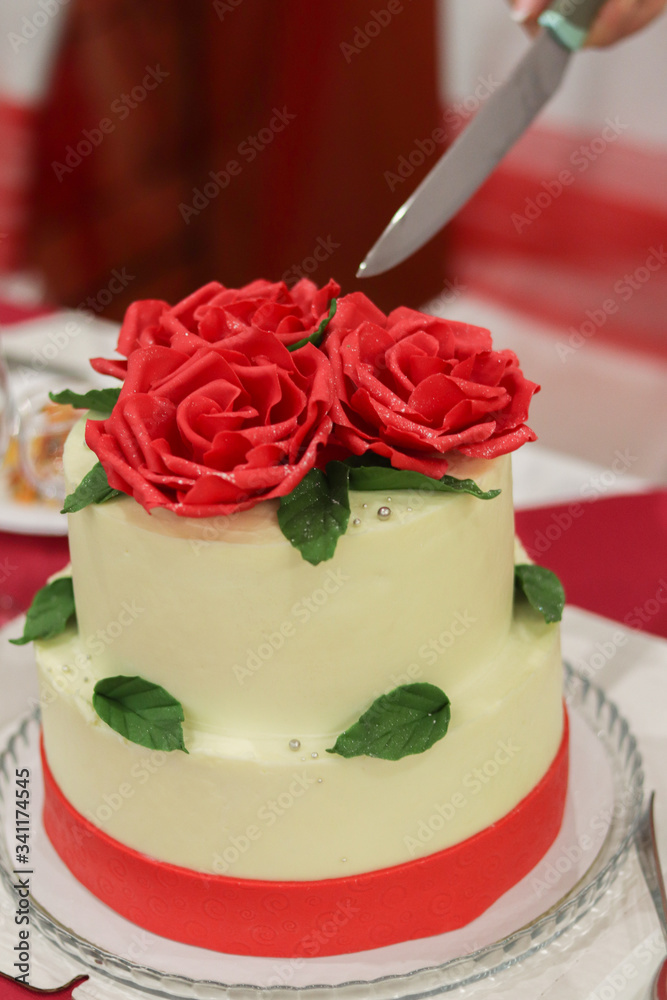 wedding cake with roses and ribbon wedding cake with roses and ribbon