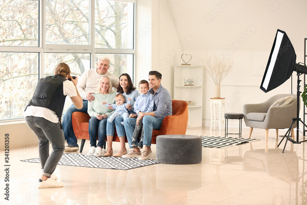 Fototapeta premium Photographer working with family in studio