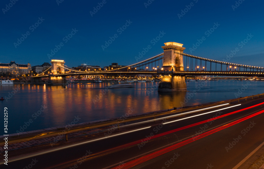 Fototapeta premium Széchenyi Chain Bridge, Budapest, Hungary. Long exposure photographs at night from the Pest side.