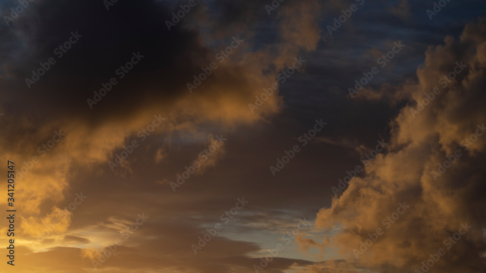 Obraz premium Dramatic clouds in the sky background.