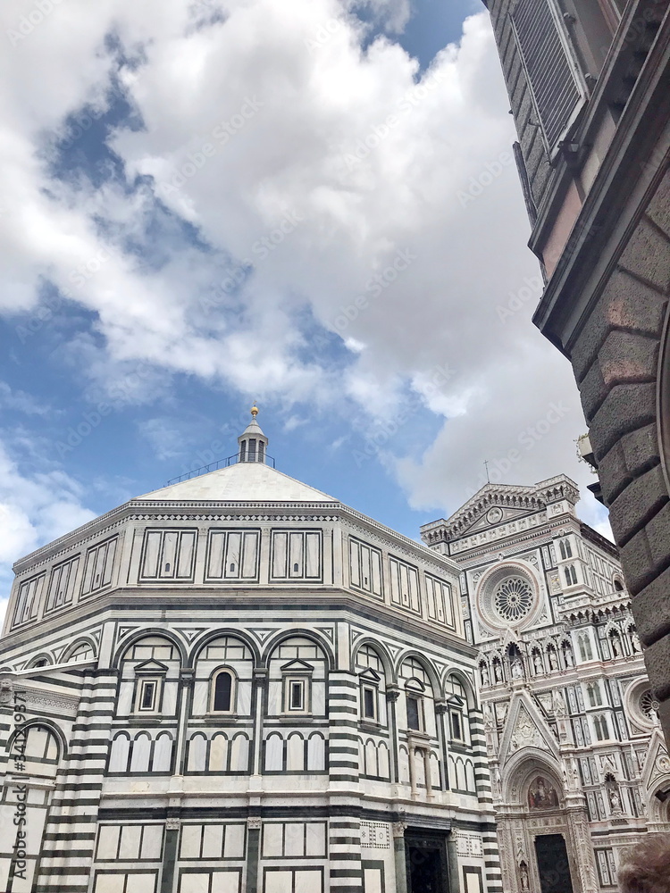 Obraz premium The architectural grandeur, as well as the beauty of sculptural compositions, wall paintings, and iconic cathedrals and temples of the Medici family.