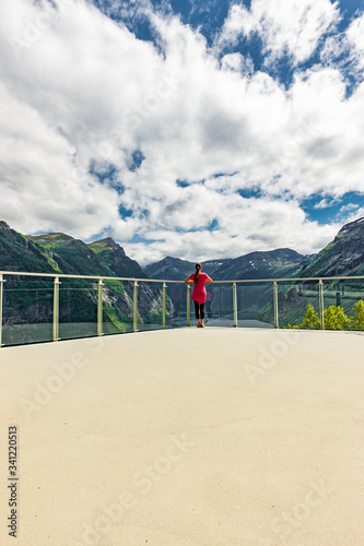 Geirangerfjord vom Aussichtspunkt bei Hellesylt