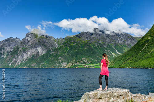 Blick auf den Hjørundfjord in Norwegen, Skandinavien