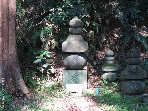 横浜市金沢区の称名寺にある金沢貞顕の墓