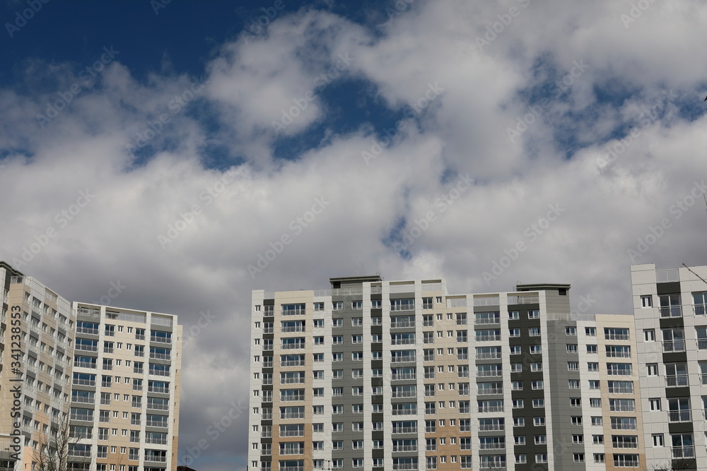 Fototapeta premium 아파트와 하늘