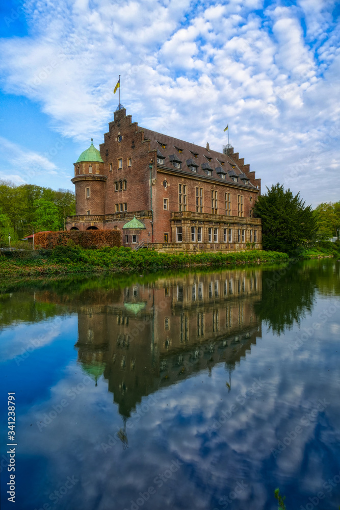 Hauptgebäude eines Wasserschlosses in Gladbeck Wittringen