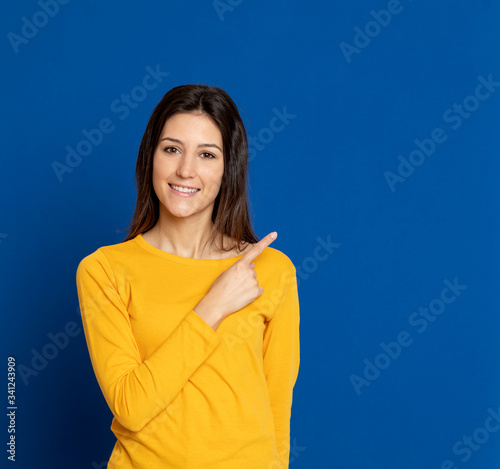 Brunette young woman wearing a yellow T-shirt