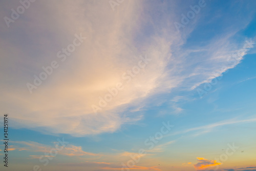 Fototapeta Naklejka Na Ścianę i Meble -  Sunset sky with could in the city