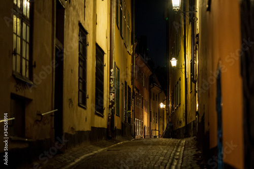 Casco hist  rico de Estocolmo de noche.