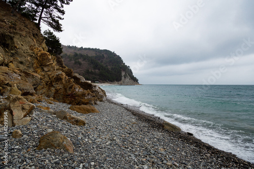 Obraz na płótnie Stones beach at the sea in dark day w salonie