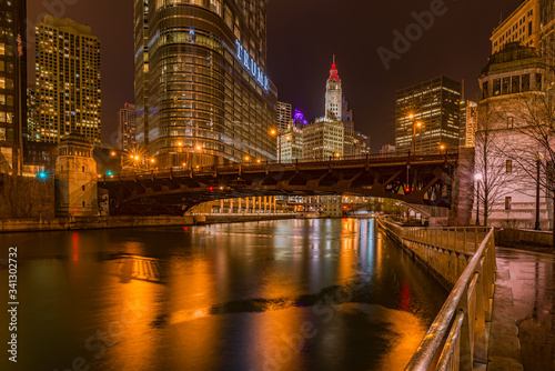 Downtown Chicago city skyline along the Chicago River at night