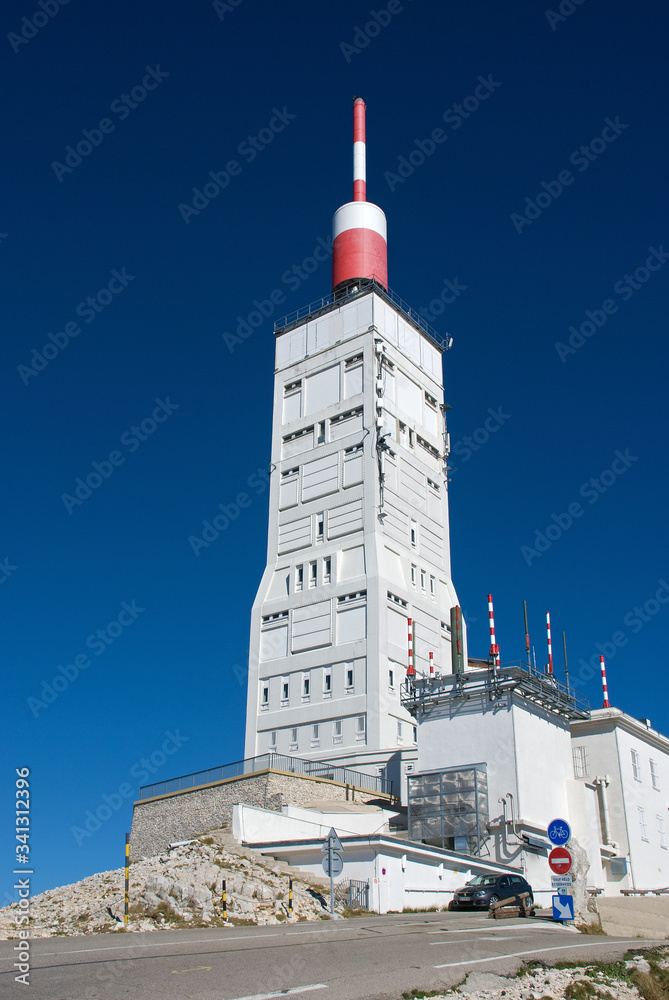 Obraz premium Turm auf dem Gipfel des Mont Ventoux, Provence, Frankreich