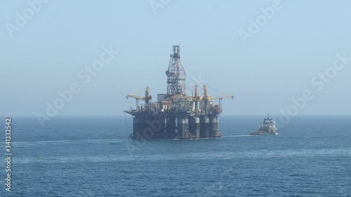 oil rig transportation at sea
