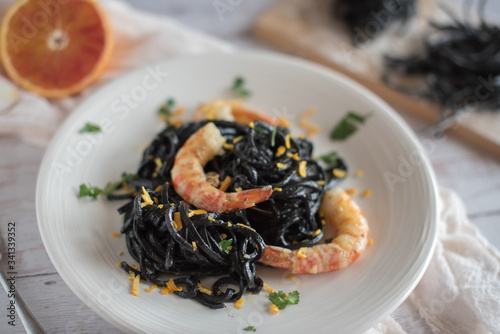 Fotografía tagliolini nero di seppia