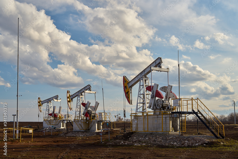 Technological oil and gas production. Production, transportation and processing of oil and gas. Production for the world's population. Technological oil and gas production. Production, transportation and processing of oil and gas. Production for the world's population.