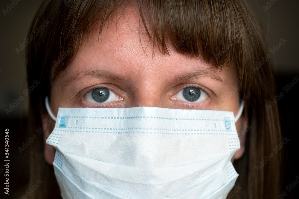 Kobieta w maseczce ochronnej. Covid-19. Young woman wear medical face mask. Kobieta w maseczce ochronnej. Covid-19. Young woman wear medical face mask.