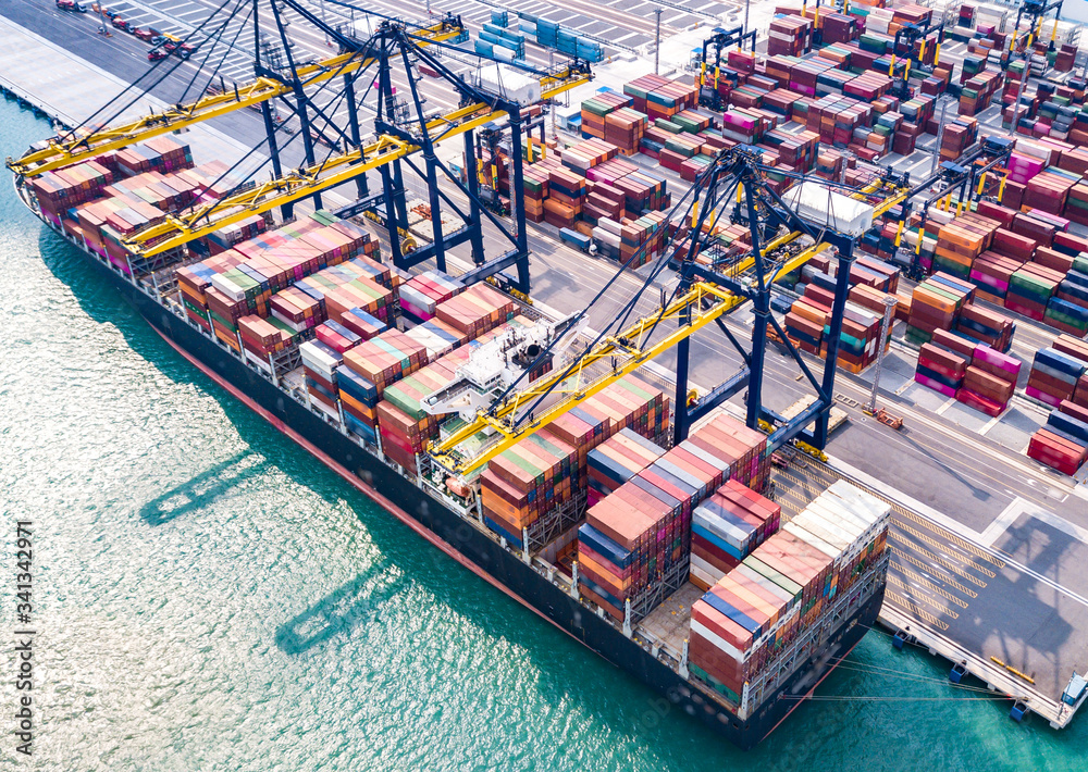 Cargo ship, loading and unloading goods at the deep sea port Stock ...