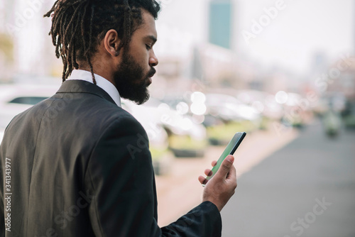 Canvas-taulu Afroamerican employee looking at phone