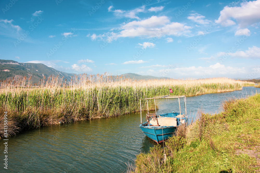 Obraz premium boats on the river