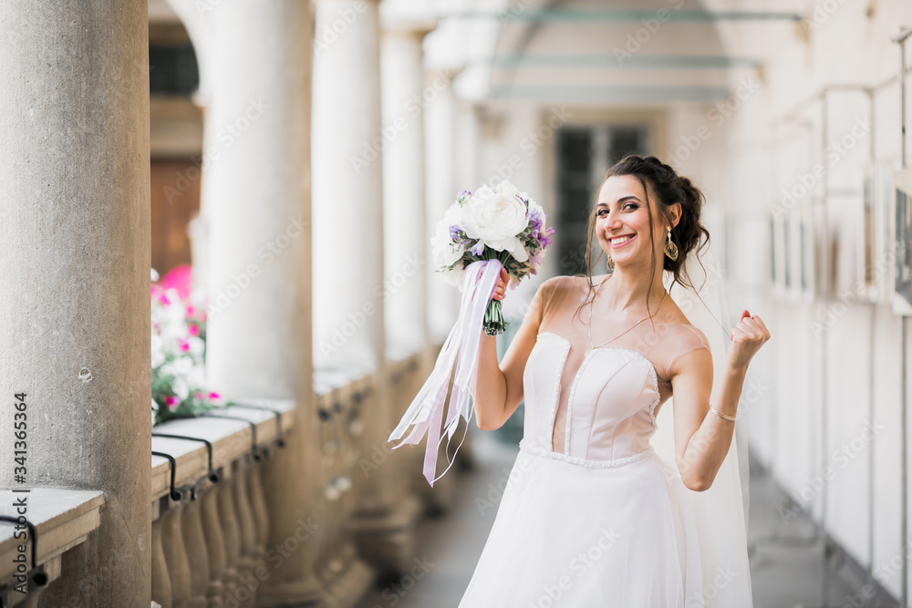 Naklejka premium Bride holding big and beautiful wedding bouquet with flowers