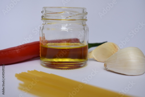 aglio olio e peperoncino photo