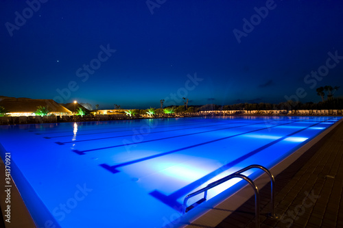 piscine di notte
