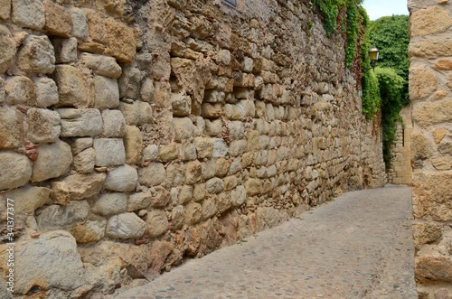 Obraz w ramie Stone path in Girona village, Spain