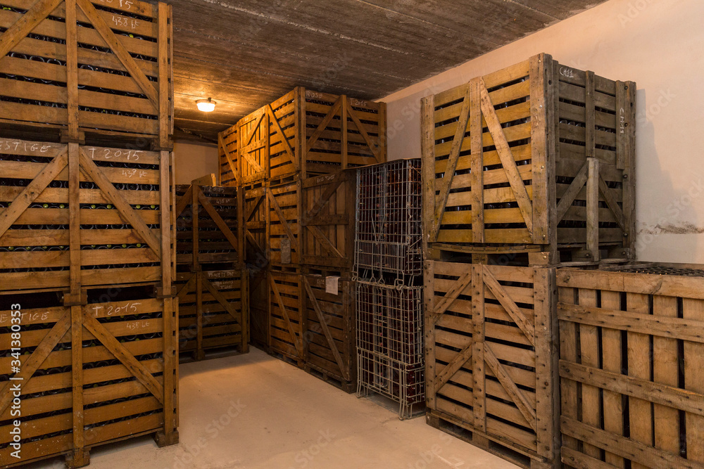 Stockage de palette de vin en cave avant livraison Stockage de palette de vin en cave avant livraison
