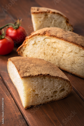 Pane Civraxiu, pane tipico sardo con farina di grano duro
