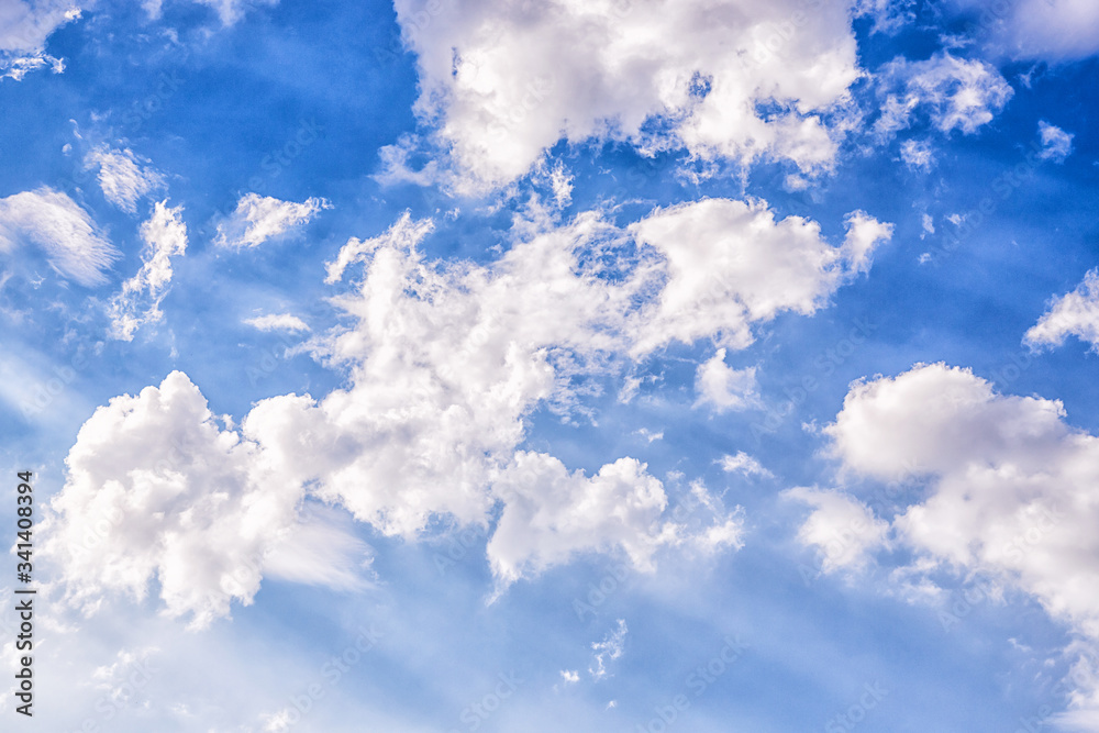 Fototapeta premium Blue sky background. Beautiful sky with white clouds