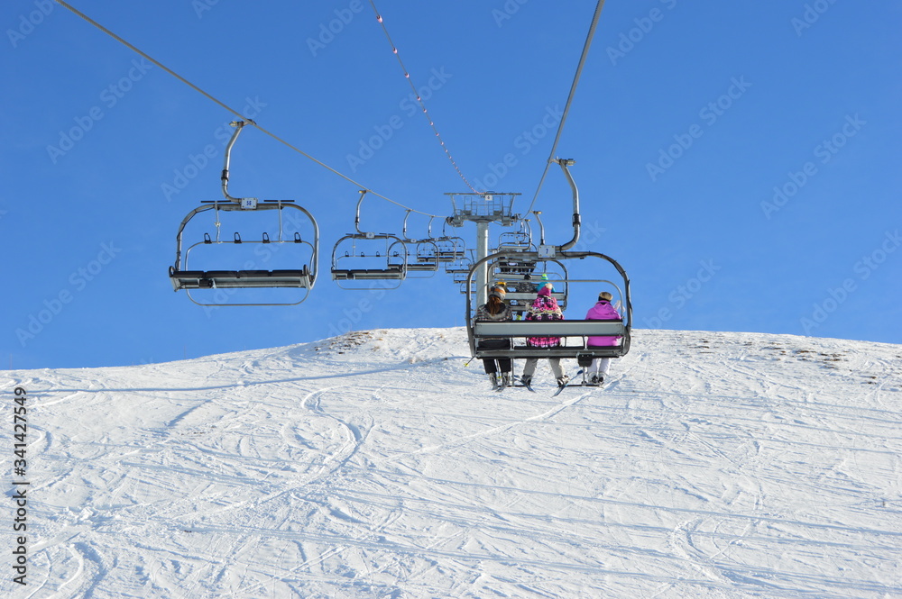 Wyciąg narciarski w alpach - obrazy, fototapety, plakaty 