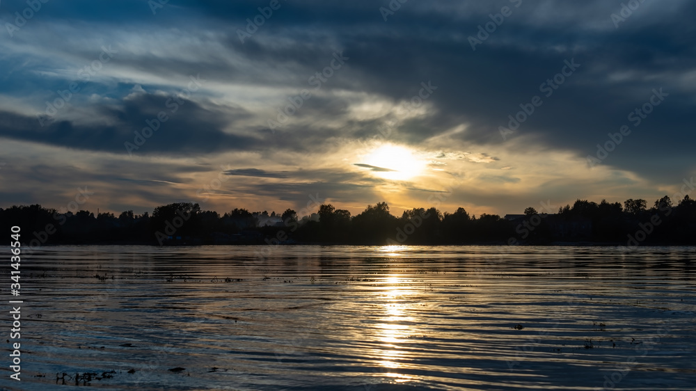 Naklejka premium Scenery with river in the background light of the twilight sky