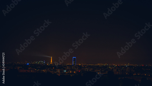Tour Eiffel la nuit à paris