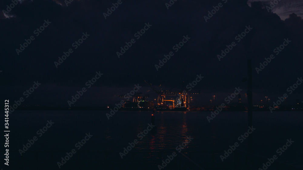 Fototapeta premium Grue illuminée en Guedeloupe