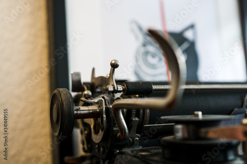 Obraz na płótnie historic german typewriter torpedo typewriter w salonie