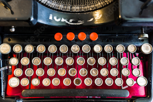 Obraz na płótnie historic german typewriter torpedo typewriter w salonie