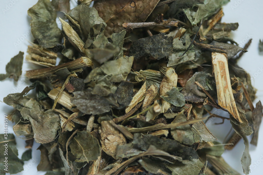 O Guaco é uma planta medicinal, também conhecida por ervas de serpentes, cipó-catinga ou erva de cobra, muito utilizada em problemas respiratórios devido ao seu efeito broncodilatador e expectorante. O Guaco é uma planta medicinal, também conhecida por ervas de serpentes, cipó-catinga ou erva de cobra, muito utilizada em problemas respiratórios devido ao seu efeito broncodilatador e expectorante.
