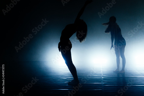Contemporary art ballet © qunica.com